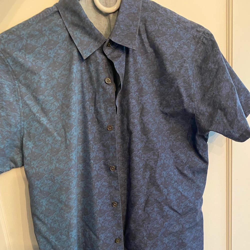 Short sleeve button down